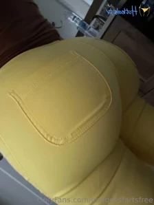 Goddessfartsfree - Who wants another sexy oiled up ass video like this