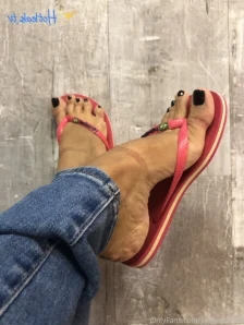 Jamiedaniels - Getting ready to surprise my kid with the Billie Eilish