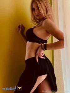 Christinaaries - Having opened access to my narrow pussy I realized