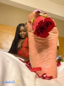 Queenmelaninsdungeonn - your e so weak for my big ass feet admit it