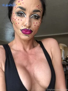 Hoodyk - Hmmm what s under this fur coat My favorite bustier of course