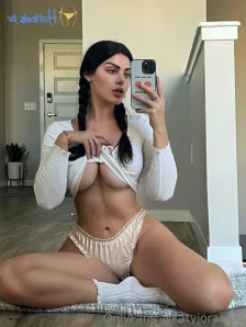 Katyjoraelyn - My New Year s resolution is to continue to be