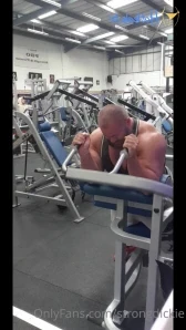 Strongdickie - Who wants to see me take 10 deep in my muscle hole