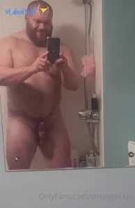 Strongdickie - Daddy is packing who wants a taste