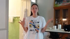 Oftv - What s Hidden in the Box LizzyWatch as youngy lizzy opens a part 59