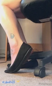 Pixiefeetnixx - It doesn t need to be humpday for me to shake my ass I