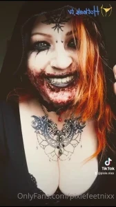 Pixiefeetnixx - Cheeky thong pose with crossed ankles anyone