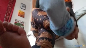 Pixiefeetnixx - Reading my book in the pose What do you want for