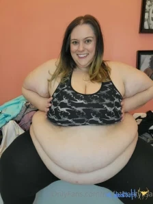 Msfatbootylisa - I was looking real cute in my too tight bikini so I