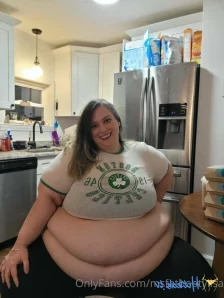 Msfatbootylisa - Nothing quite like eating ice cream from the carton