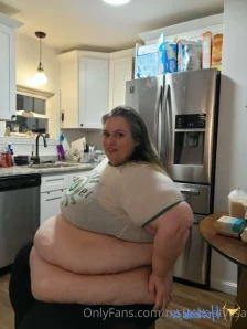 Msfatbootylisa - Just a little clip of me trying on this 20 year old