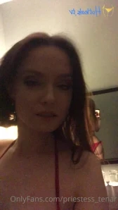 Priestess_tenar - A girl tried to break into my dressing room while