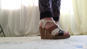 Mistressinni - I bet that you will love to remove my heels by yourself