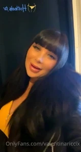 Valentinariccix - Do you like my breasts hanging like that