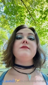 Vixenshelby - Red dress or green dress