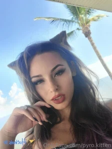 Pyro.kitten - I ll be your hot girl tonight
