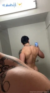 Trevo_wagner_ - Gym pump you can hear someone almost walking in on me