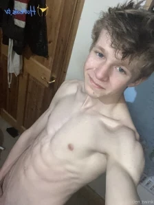 Aiden_twink - Feeling a bit cheeky tonight