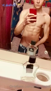 Aiden_twink - Looking up at me is how I want you