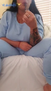 Iluvshaunalv - I hang out at this sex club often but don t often pick