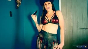 Mistressdeee - Would you prefer to be on your knees facing me or