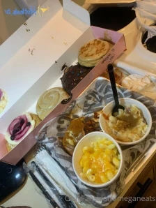Meganeats - Oink oink