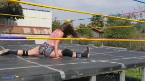 Buttwrestling - Who will be victorious in this Classic Beckie vs