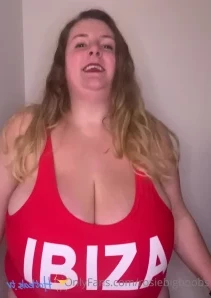 Rosiebigboobs - Thick thighs save lives