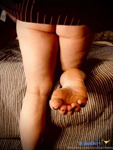 Porcelainfeets - Smiles and soles