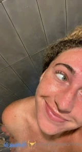 Karlyetaylorfree - Shower pics anyone the water ain t the only thing