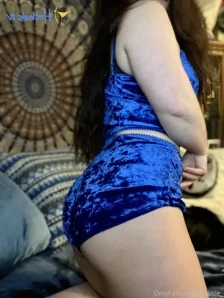 Smolbabsie - Anyone for some sweaty hairy pussy